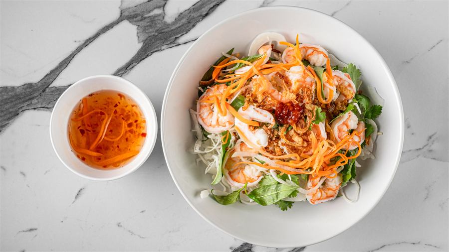 Vietnamese gỏi salad with chicken, shrimp or tofu